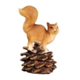 thumbnail image 3 of Estatua de ardilla de la escultura de ardilla de jardín Figura de ardilla resistente a la intemperie al aire libre para jardín de hadas de jardín de con cono de pino, 3 of 8