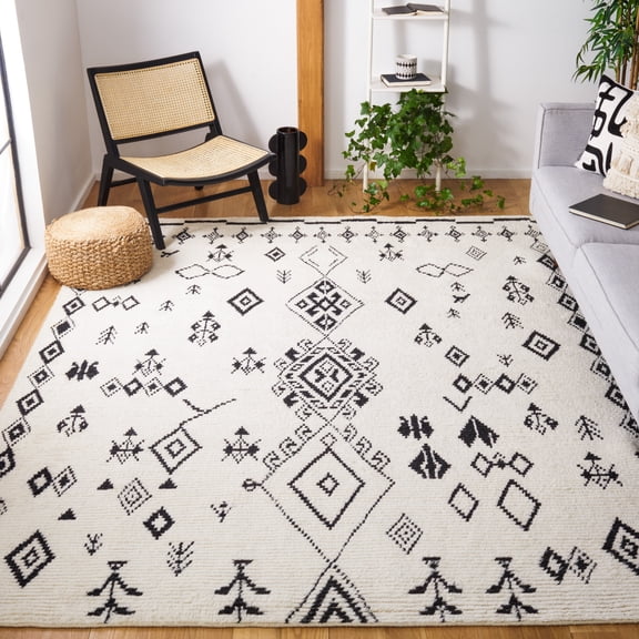 Safavieh Kenya Dzvonko Southwestern Area Rug, Ivory/Black, 8' x 10'