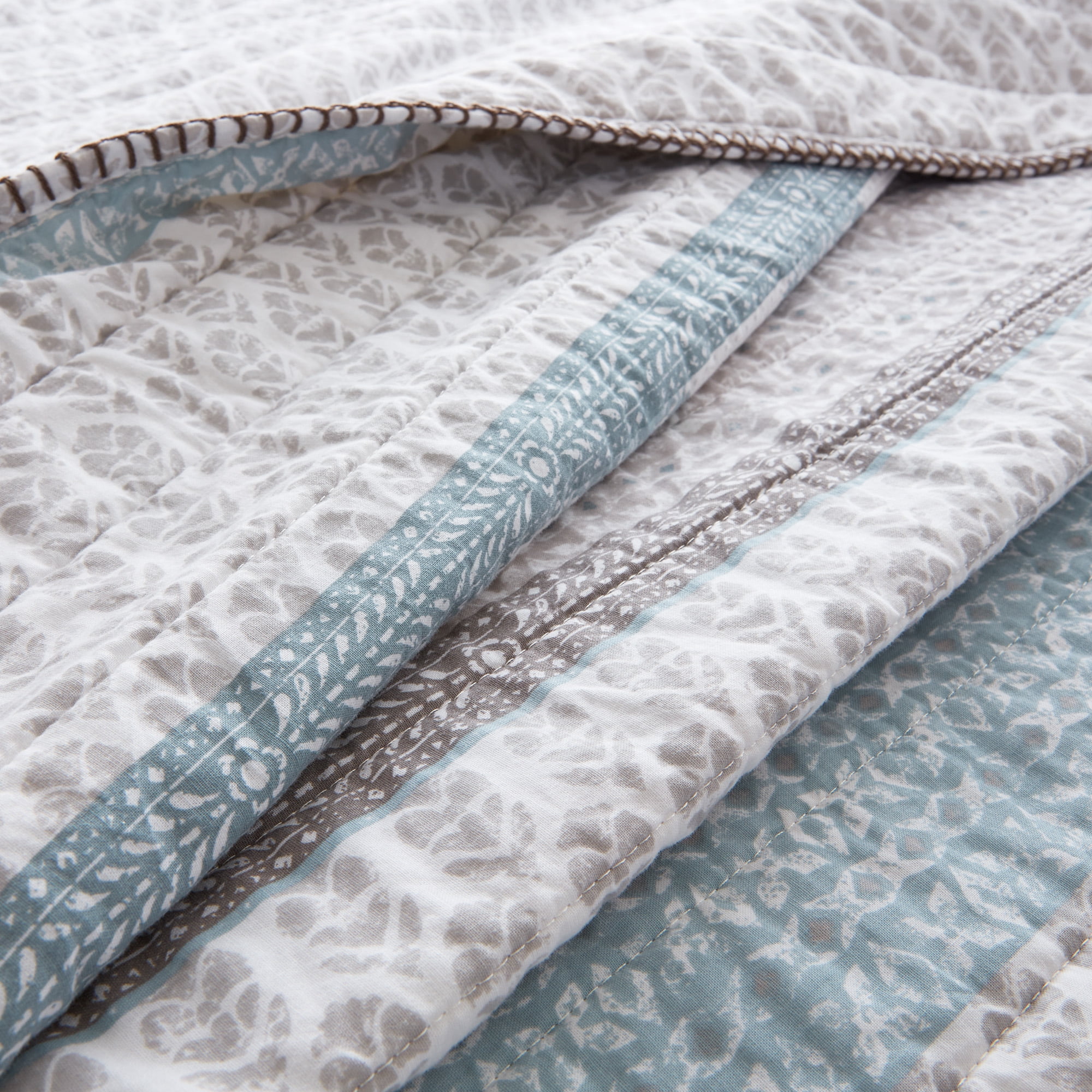 Full Queen 100% Cotton Quilt Set with Medallion Block-Print Design, 2" Channel Quilting, Lightweight All-Season Bedspread with Blanket Stitch, Prewashed for Softness