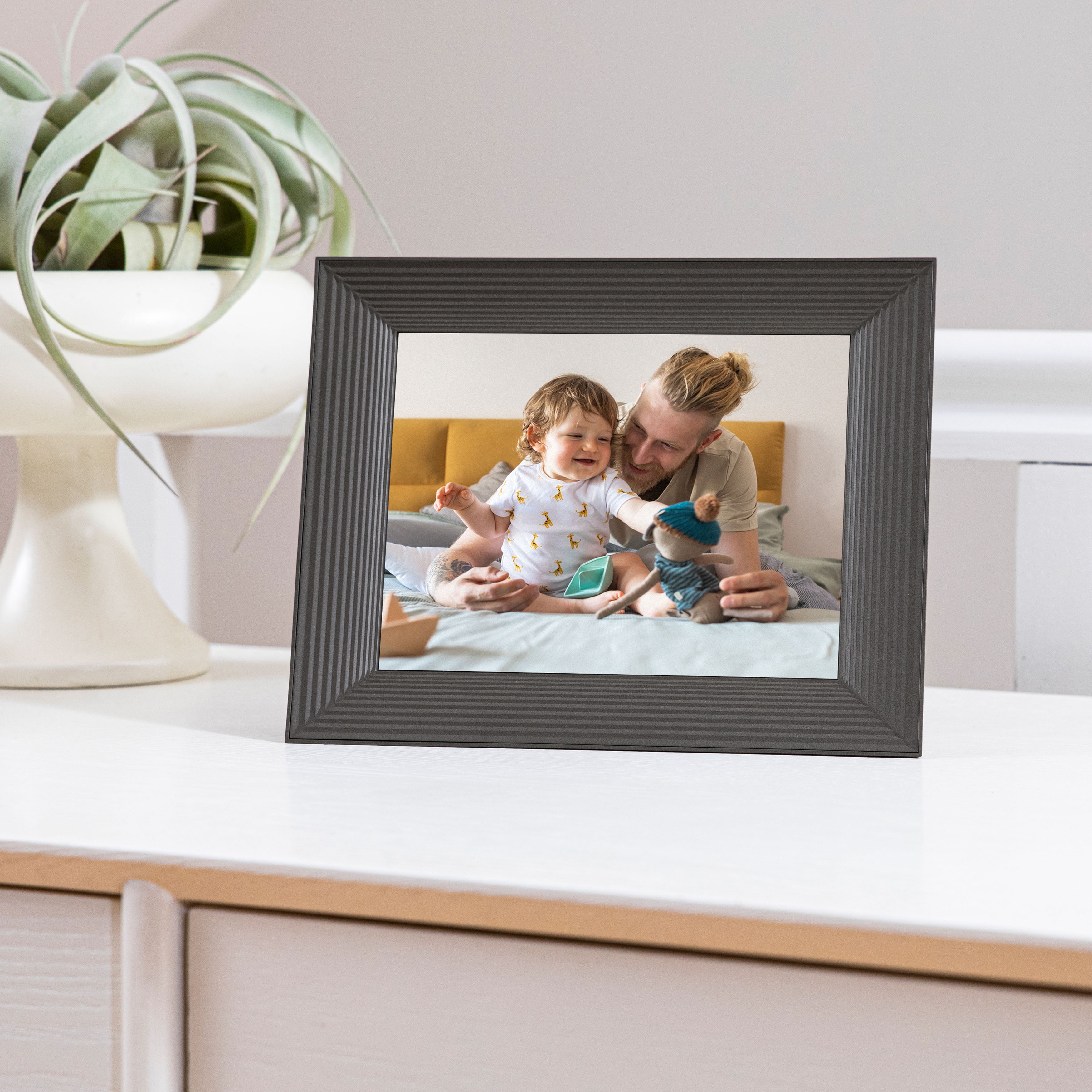 Wi-Fi HD Storage Digital Frame with - Free Mason Aura Graphite Frames by Picture Unlimited 9-inch