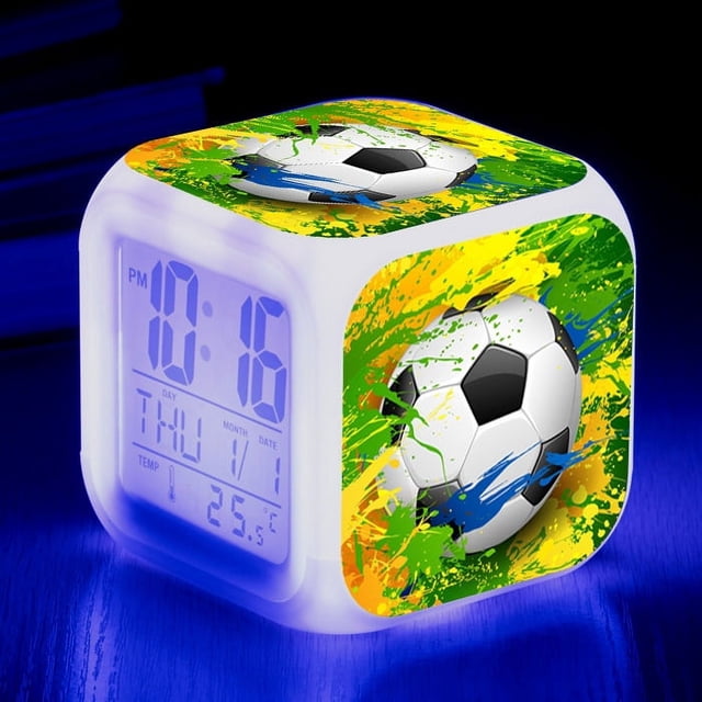 Reloj despertador pequeño con diseño de fútbol creativo y extraño, LED, colorido, que cambia de color, cuadrado, para estudiantes y niños, alarma silenciosa
