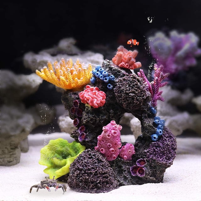 adornos de coral de poliresina, decoración de coral para acuario, decoración de pecera, 1 ud. Vista frontal centrada de un arca rocosa de poliresina con corales simulados en rosa, morado, azul, amarillo y verde, texturas porosas y tubos pequeños sobre arena, burbujas ascendentes y un pez payaso; no es tipo luminoso; ideal para crear un paisaje marino decorativo de bajo mantenimiento.