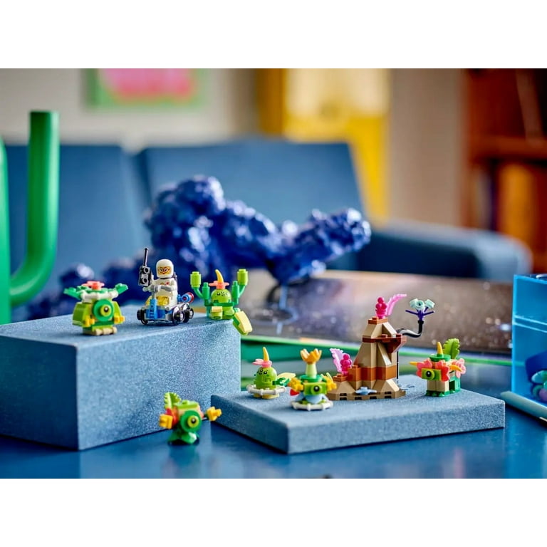 LEGO 40715 Alien Pack Adventure Set, 181pcs for Budding Astronauts