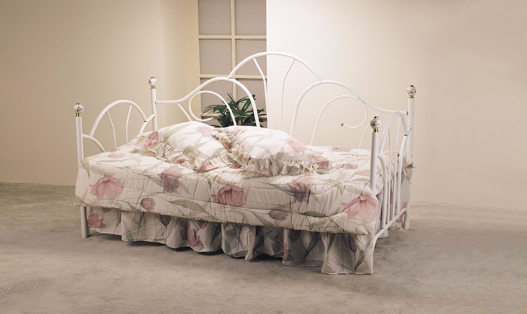 Traditional Elegant Style Metal Twin Daybed With Porcelain Knob, White