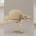 thumbnail image 2 of Sombrero Para Playa De Niña Ondulado Tejido De Paja Con Flor beige, 2 of 6