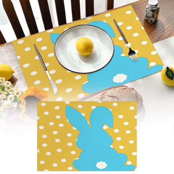 Manteles individuales de Pascua con bonitos conejitos, huevos y flores. Decoración festiva.