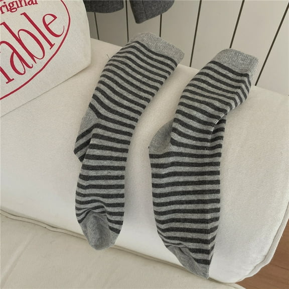 Zhuge 3 Pairs Retro Style Striped Socks, Vintage Fun Fashion Cute Athletic Aesthetic Cotton Crew Socks for Women，Light Grey