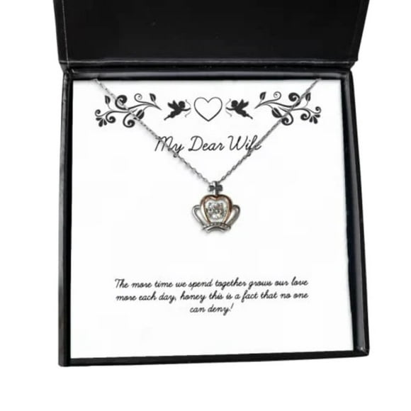 Le Plus de Temps Que Nous Passons Ensemble Grandit Notre Amour Chaque Jour, Miel! Collier Pendentif Couronne, Bijoux pour Femme, Cadeaux Blagues pour Femme, Mariage, Anniversaire, Saint-Valentin, Fête des Mères, Noël