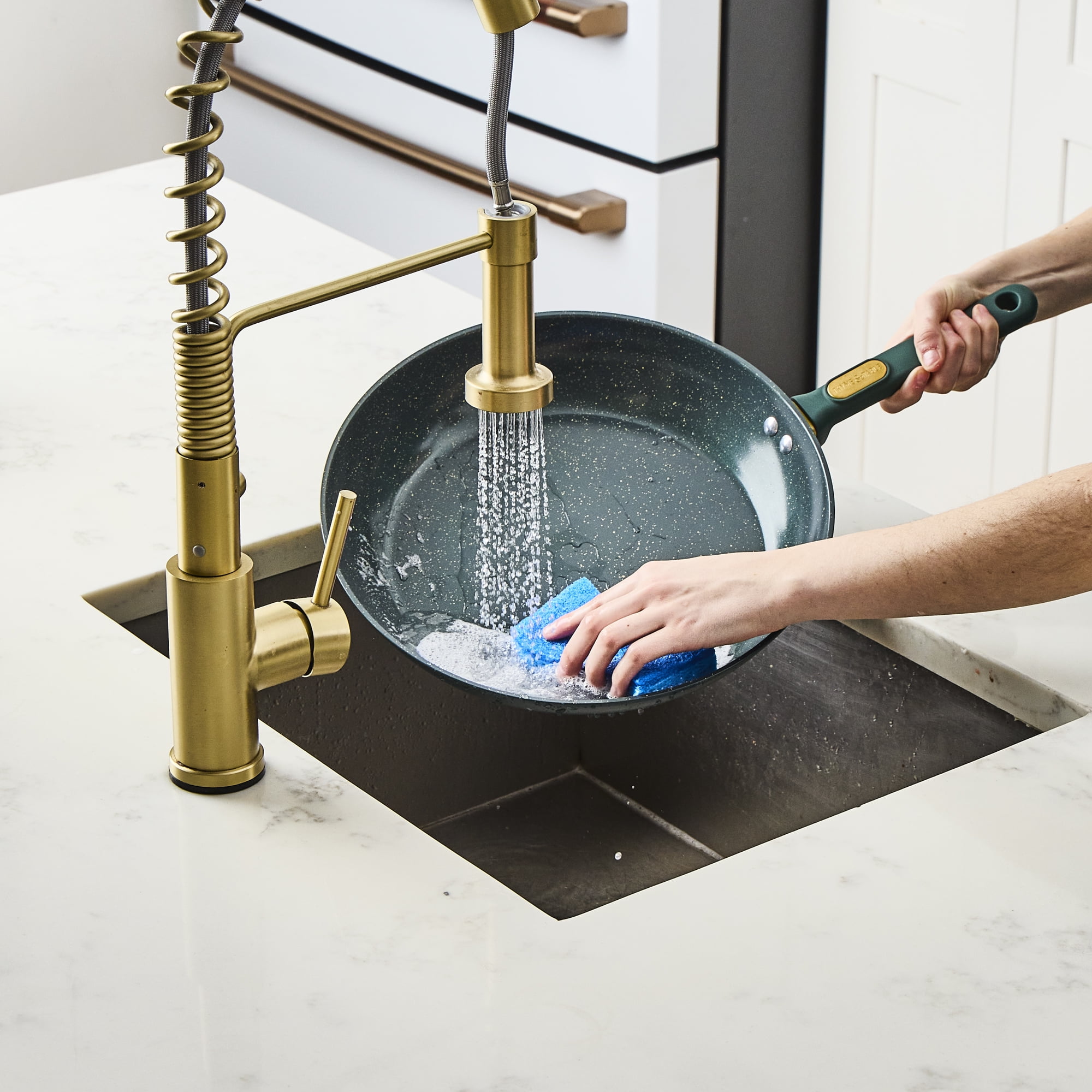 Batterie de cuisine antiadhésive 12 pièces Thyme & Table, collection Granit, vert chasseur THYME&TABLE 12PC TT GC HGRN