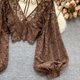 thumbnail image 5 of Blusa de encaje transparente sin espalda para mujer: top corto ajustado con detalle de lazo para otoño, camisa versátil y elegante para superponer., 5 of 8