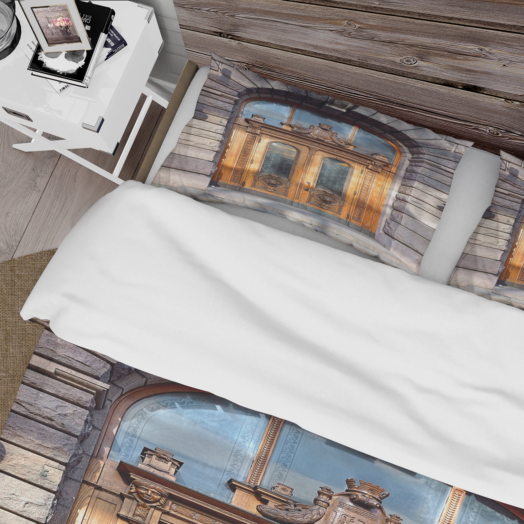 Designart 'Antique Door with Lion Shaped Knockers in Helsinki, Finland' Vintage Duvet Cover Set