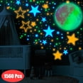 thumbnail image 2 of Pegatinas de estrellas y luna que brillan en la oscuridad, 1560 piezas de puntos luminosos Planet Moon Stars Stickers para calcomanías de techo de pared oso de fresa  Electrónica, 2 of 4
