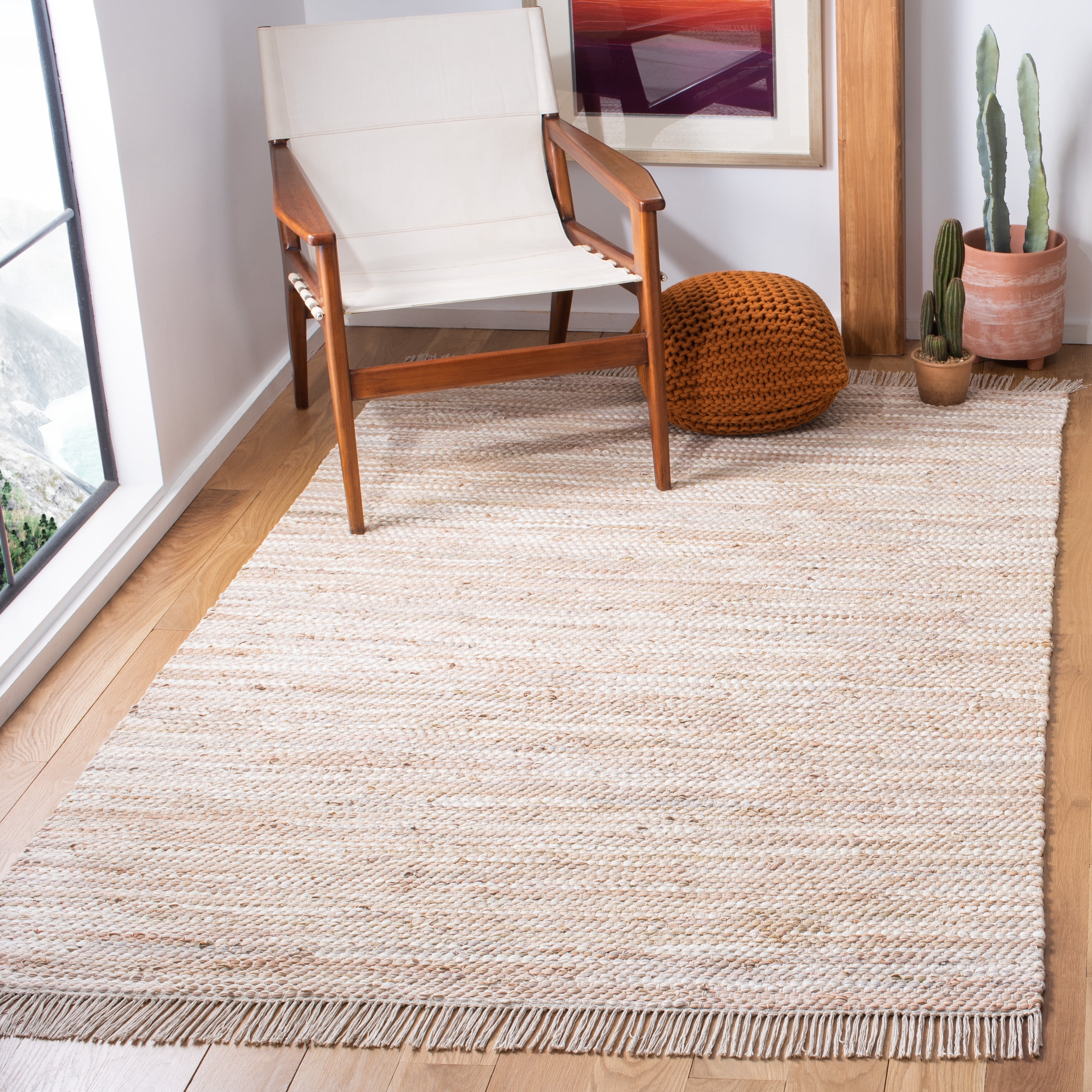 SAFAVIEH Montauk Renae Distressed Area Rug, Beige, 4' x 6'