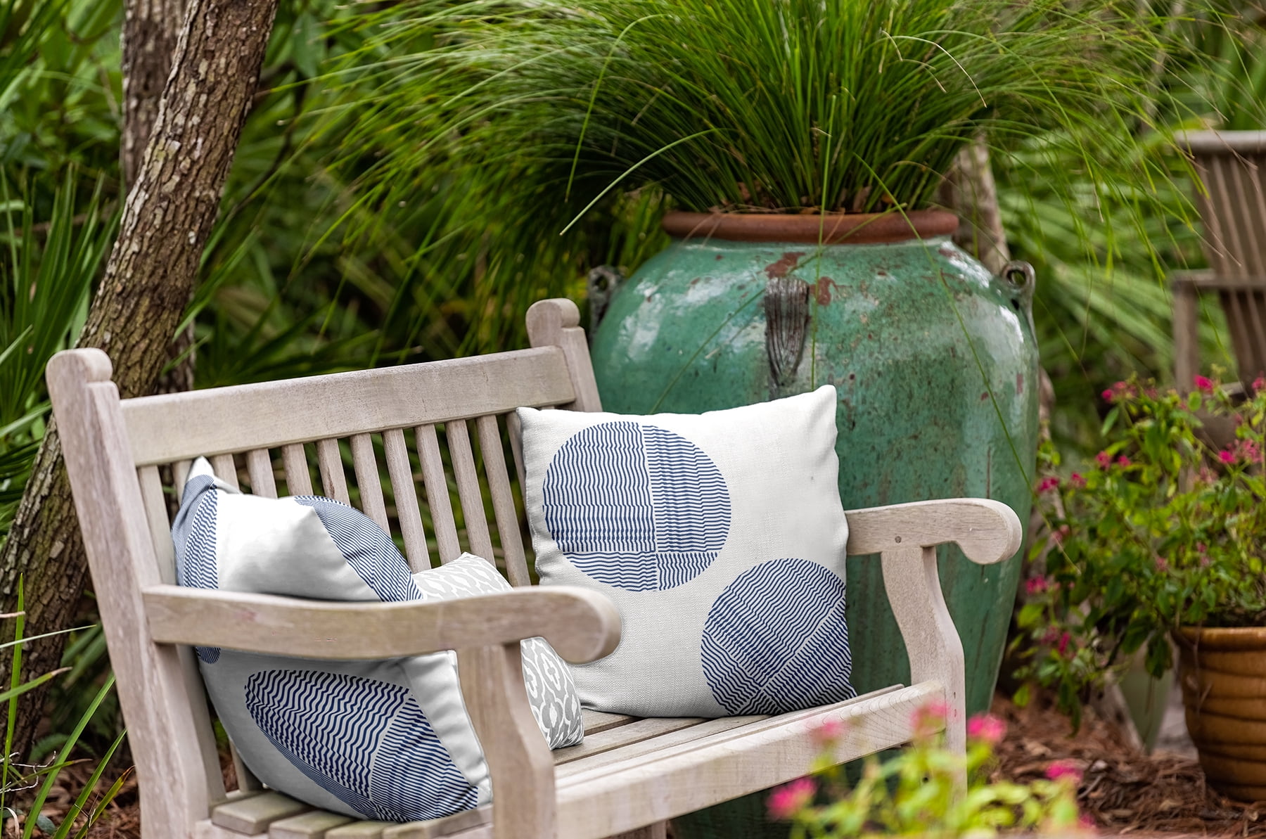 18" x 18" Simply Daisy Circles Indoor/Outdoor Pillow, Nautical Navy Qty 1