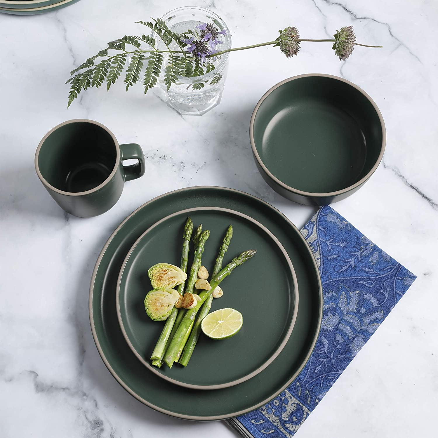 Gibson Home Zuma 16 Piece Round Kitchen Dishes, Plates, Bowls, Mugs Dinnerware Sets, Service for Four (16pcs), Green