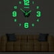 thumbnail image 4 of Reloj de pared 3D DIY Reloj luminoso Reloj de pared con superficie de espejo Tamaño 40 50 cm Relojes decorativos de pared Relojes silenciosos con movimiento sin tictac para el, 4 of 5