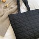thumbnail image 5 of Bolsa de mano informal para mujer, de compras acolchado de algodón acolchado, monedero femenino sólido Tmvgtek Para Estrenar, 5 of 9