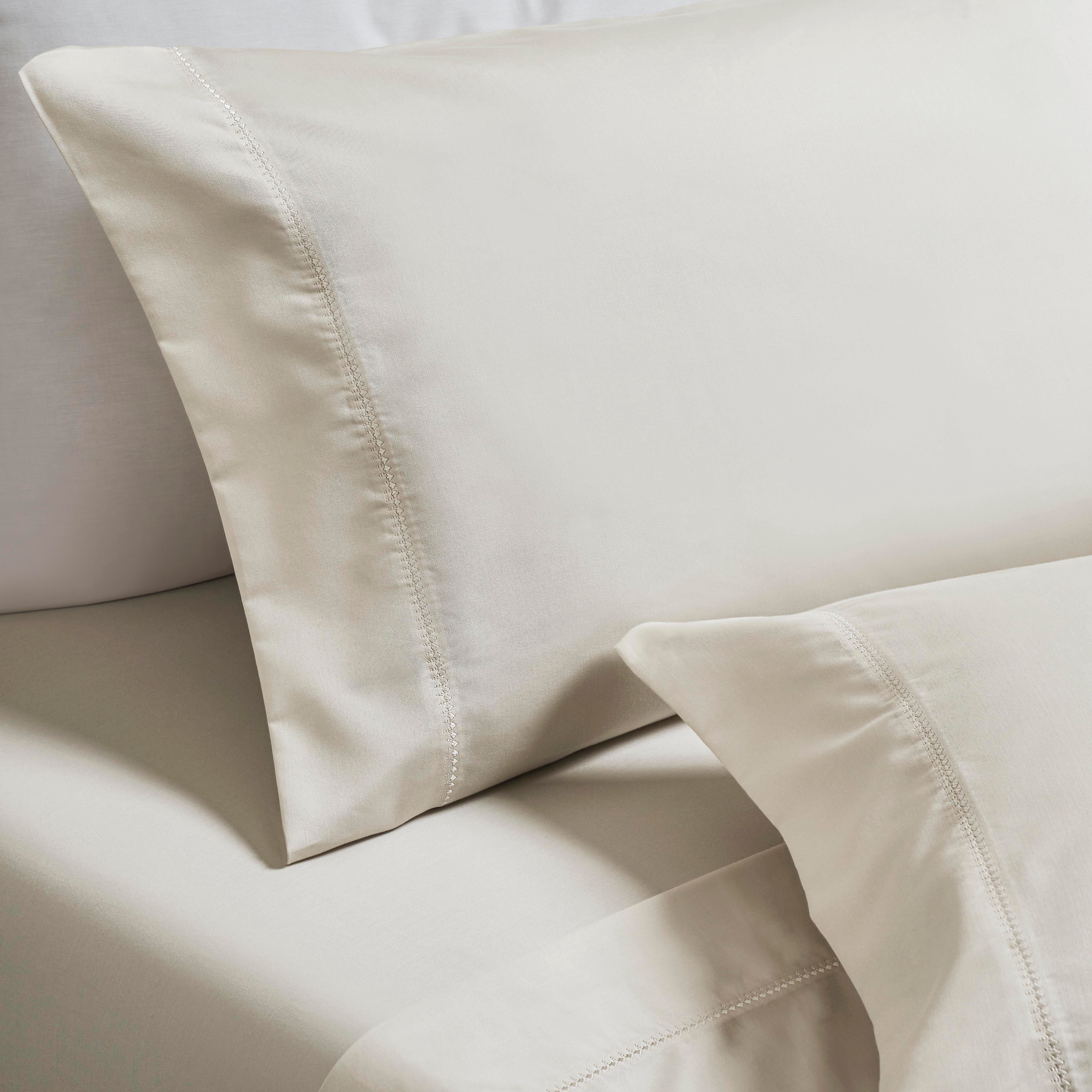 Superior Cotton Blend 600 Thread Count Embroidered Pillowcases , Set of 2, King Size, Ivory