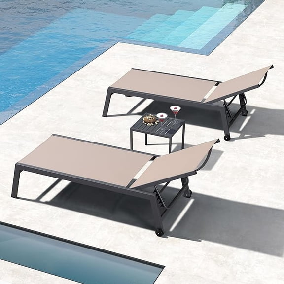 PURPLE LEAF Oversize Outdoor Chaise Lounge Set of 3， Dark Grey Aluminum Lounge Adjustable Chairs with Wheels and Table for Patio Deck Pool Yard,Sand Beige