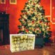 thumbnail image 4 of 100 mini bolas de Navidad de plástico para colgar en el árbol, de tamaños variados. Dorado, 4 of 7