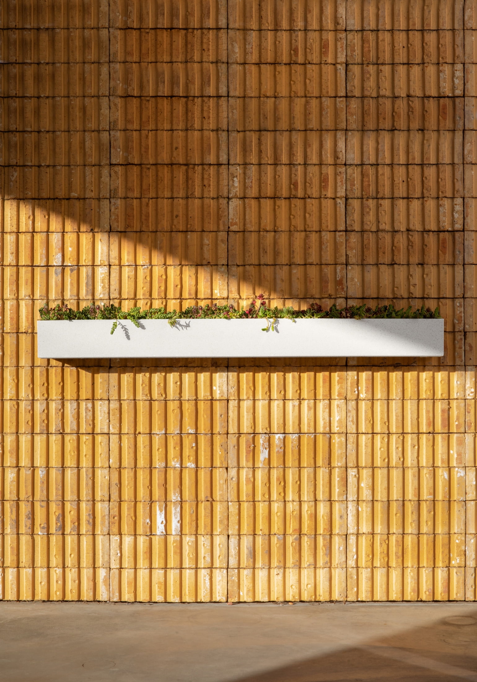 Veadek Geo Series Trough Hanging 32" Planter - White