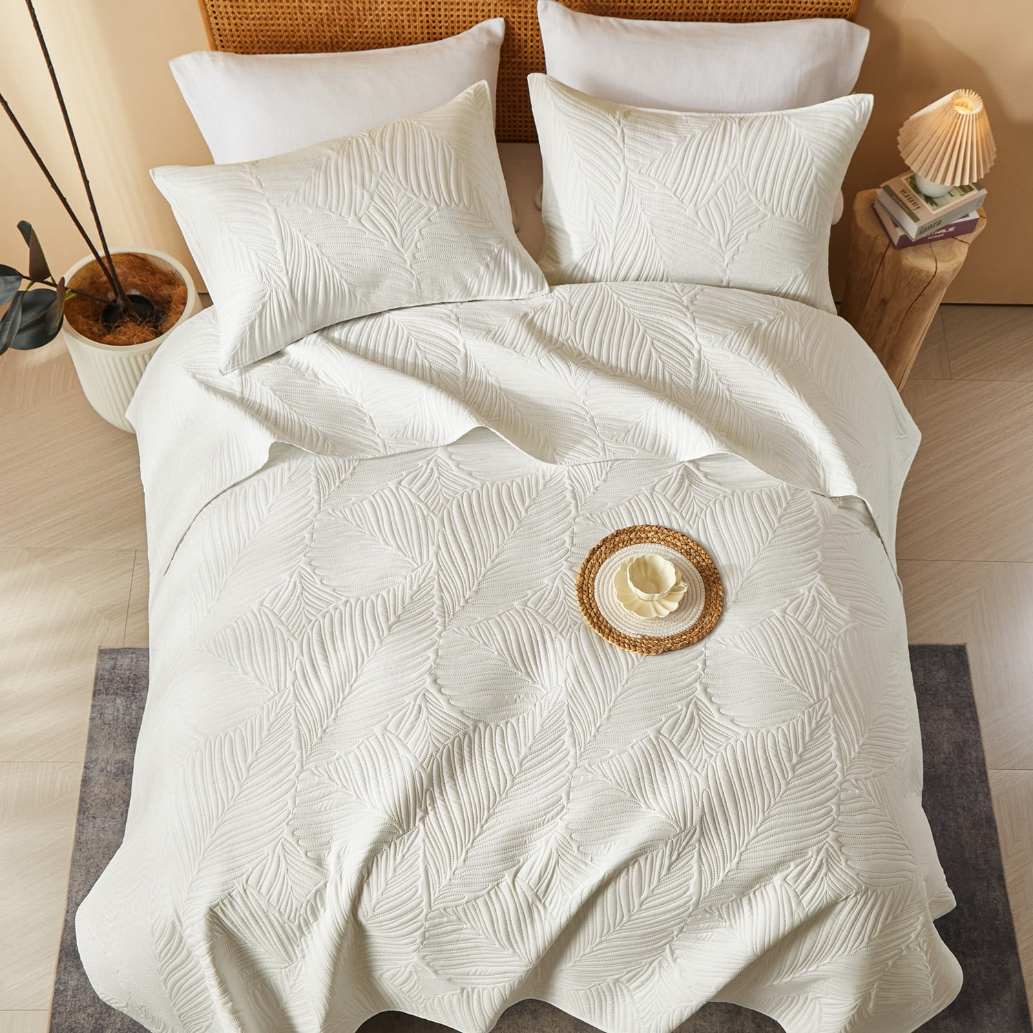 Davulos 3 Pieces Queen Quilt Bedding Set Soft Lightweight Beige Bedspread with Leaf Pattern,Microfiber Bed Coverlet Full Size for All Season