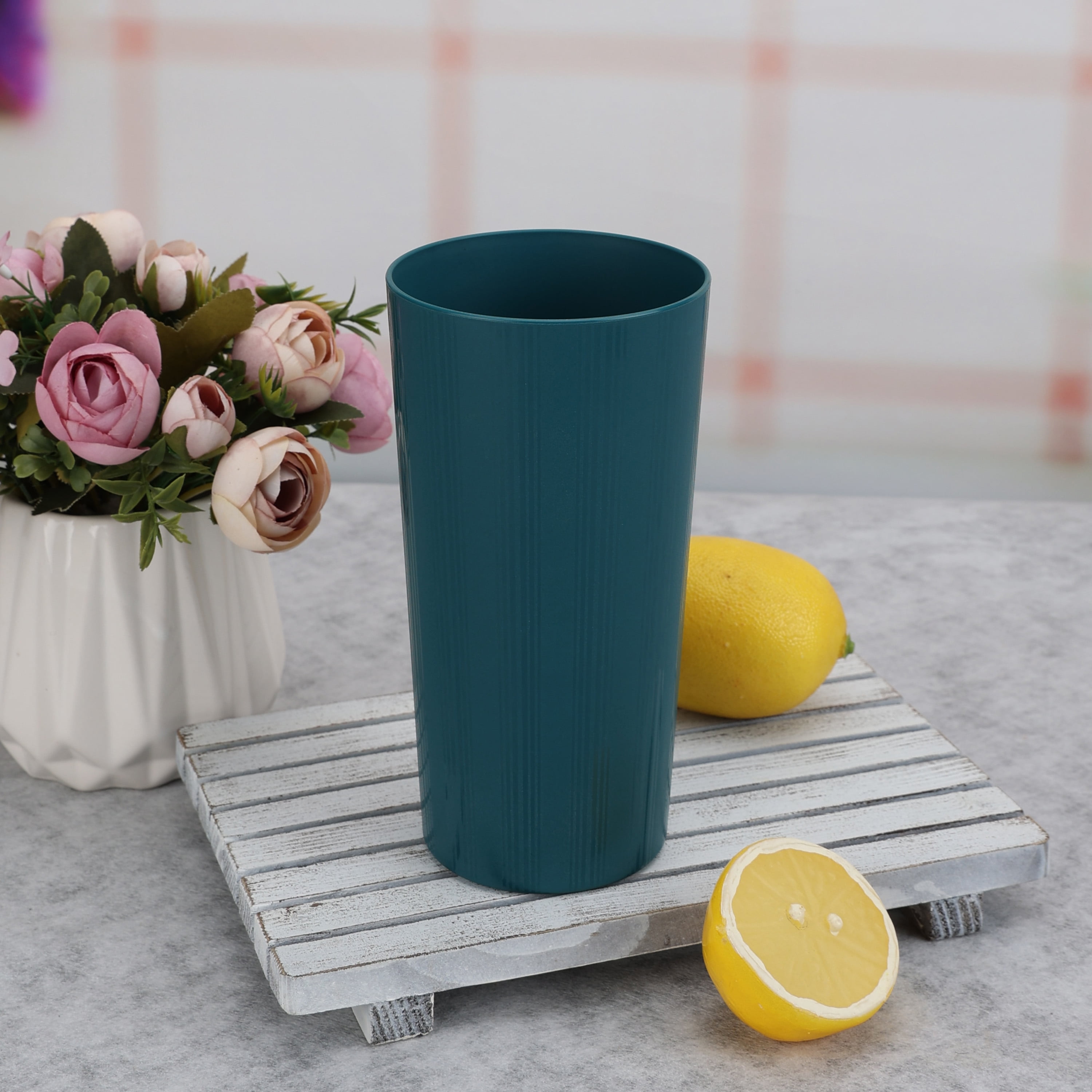 Assiette ronde en plastique bleu Mainstays, avec motif à rayures gravées, 26,7 cm (10,5 pouces)