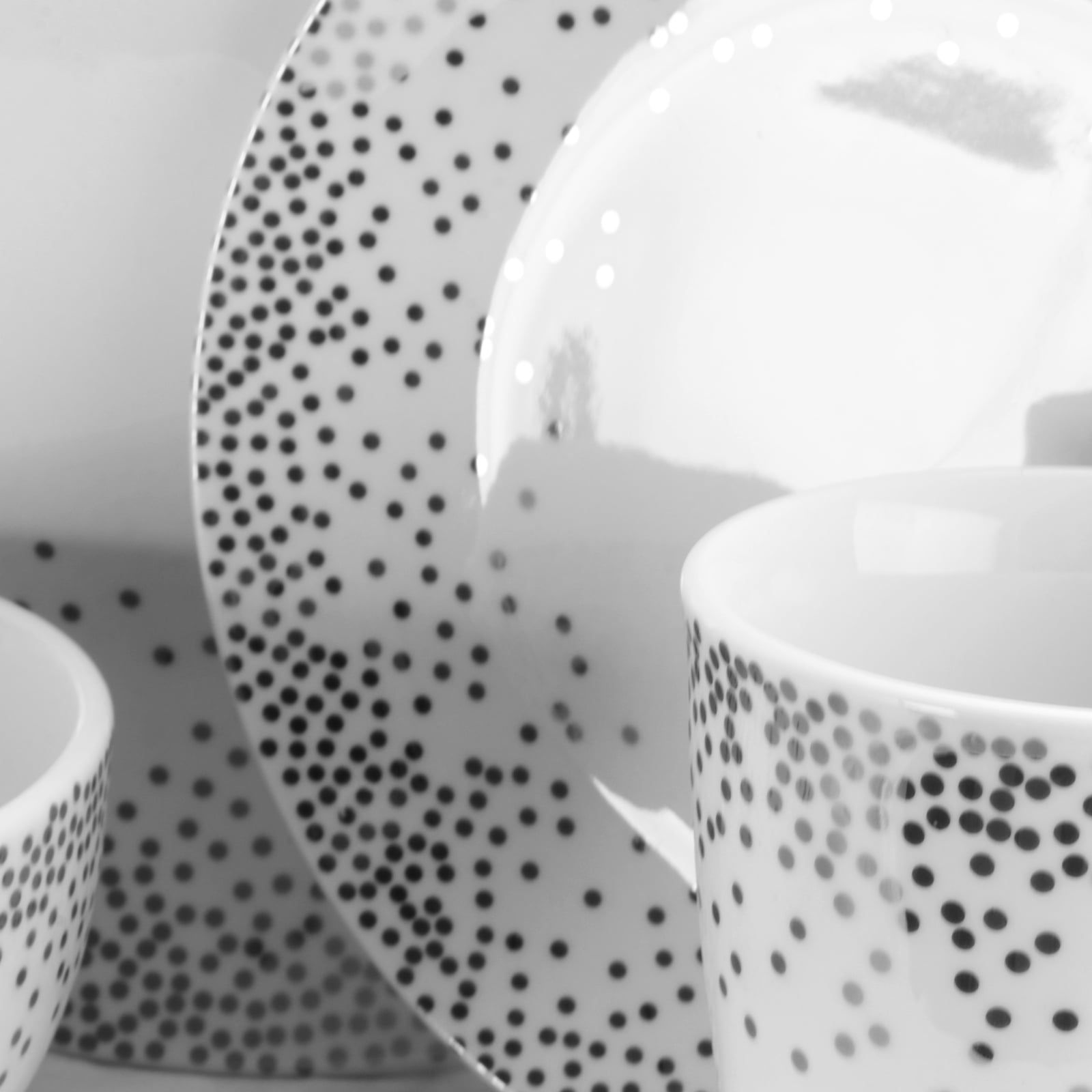 Gibson Platinum Dots 16 Piece Dinnerware Set