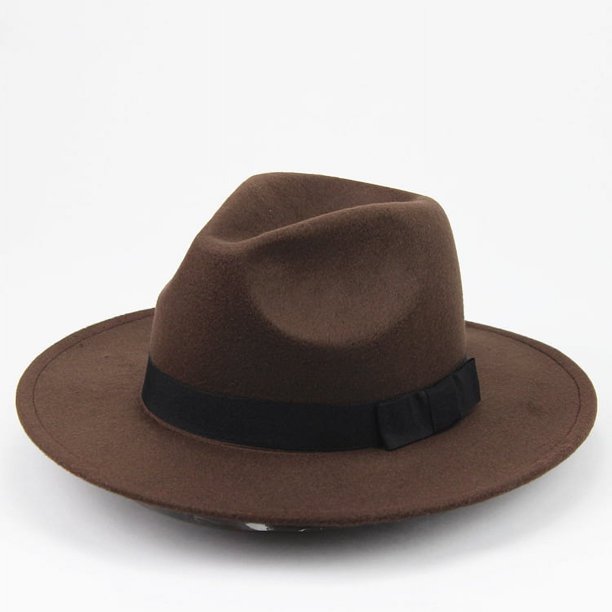 La fotografía callejera imita sombreros de jazz retro de lana, sombreros de fieltro para hombres y mujeres, completamente equipados con sombreros para el sol.