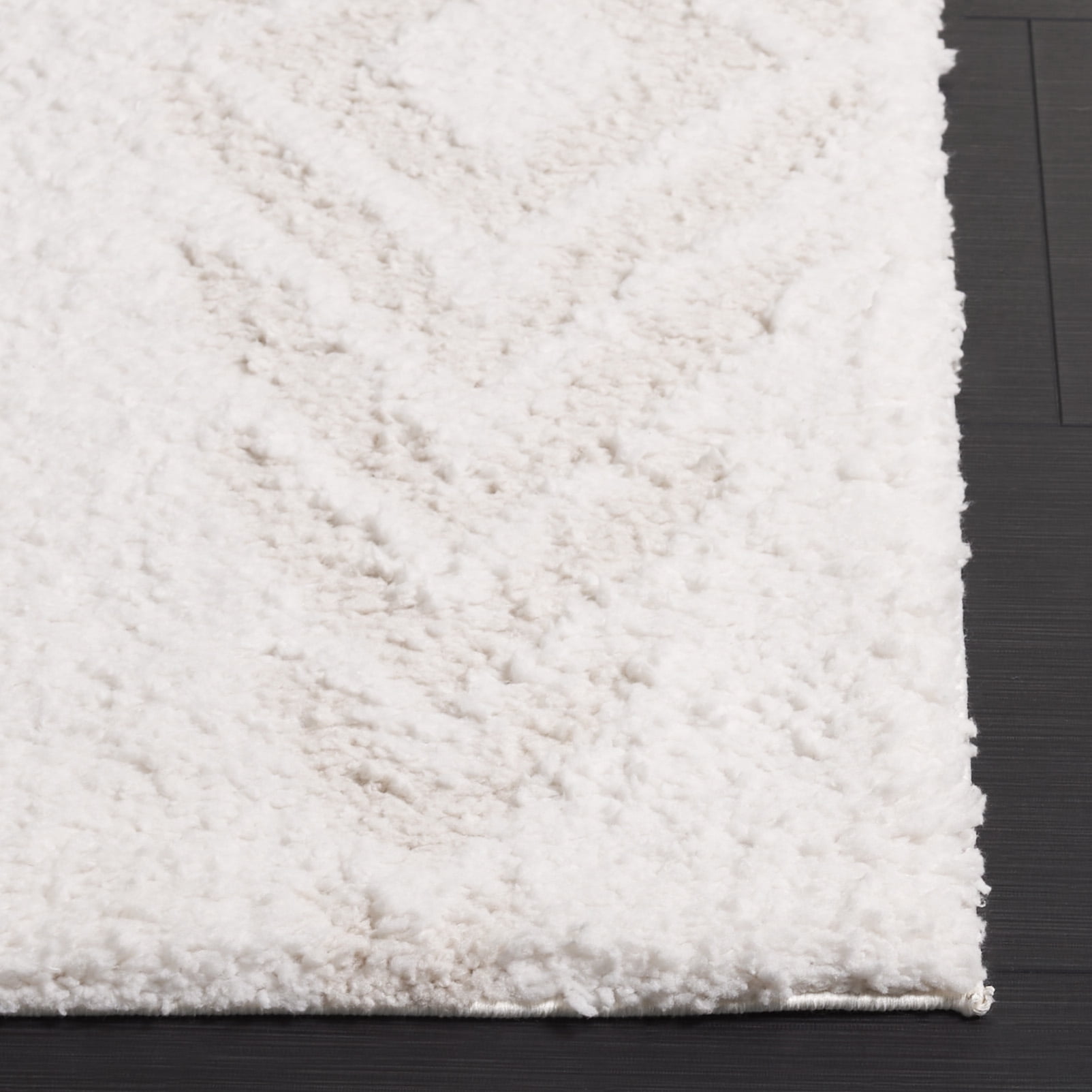 SAFAVIEH Rumi Elsie Geometric Polyester Shag Area Rug, Ivory/Light Beige, 4' x 6'