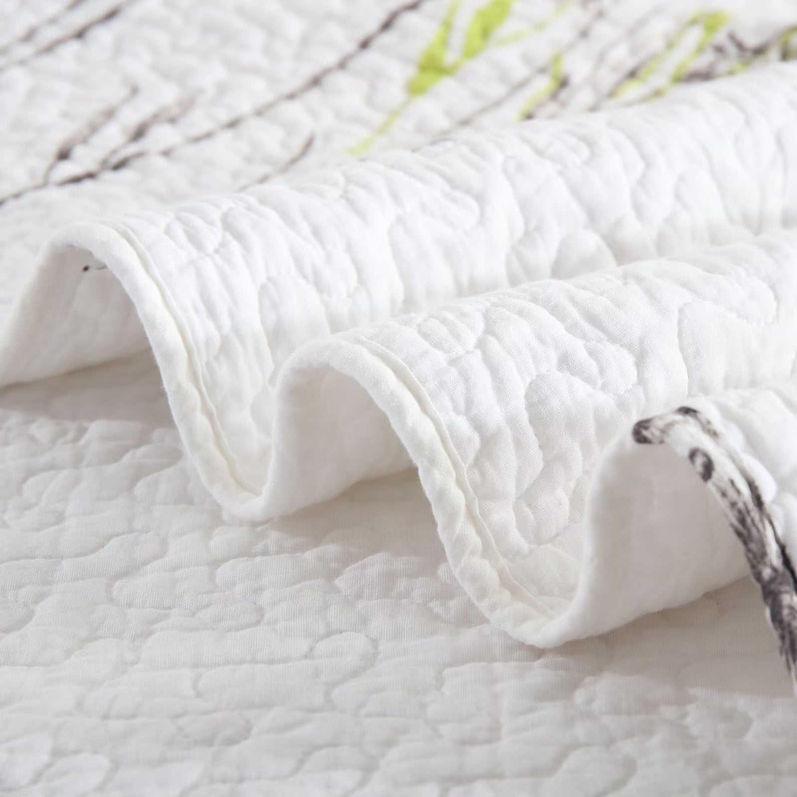 Bedduvit Floral Queen Size Quilt - 100% Cotton Purple White Flower Spring Summer Lightweight Queen Quilt Bedspread, Reversible Coverlet Bedding Set with 2 Pillow Shams, Elegant 3-Piece Quilt, 98x90