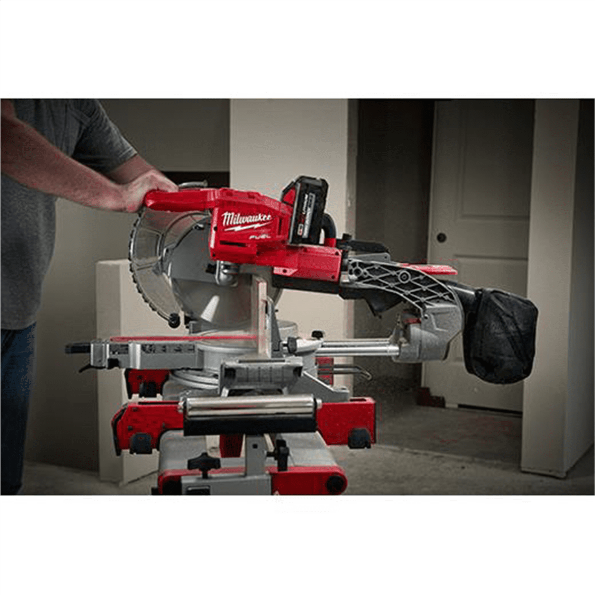 Milwaukee Tool M18 FUEL 10" Dual Bevel Sliding Compound Miter Saw