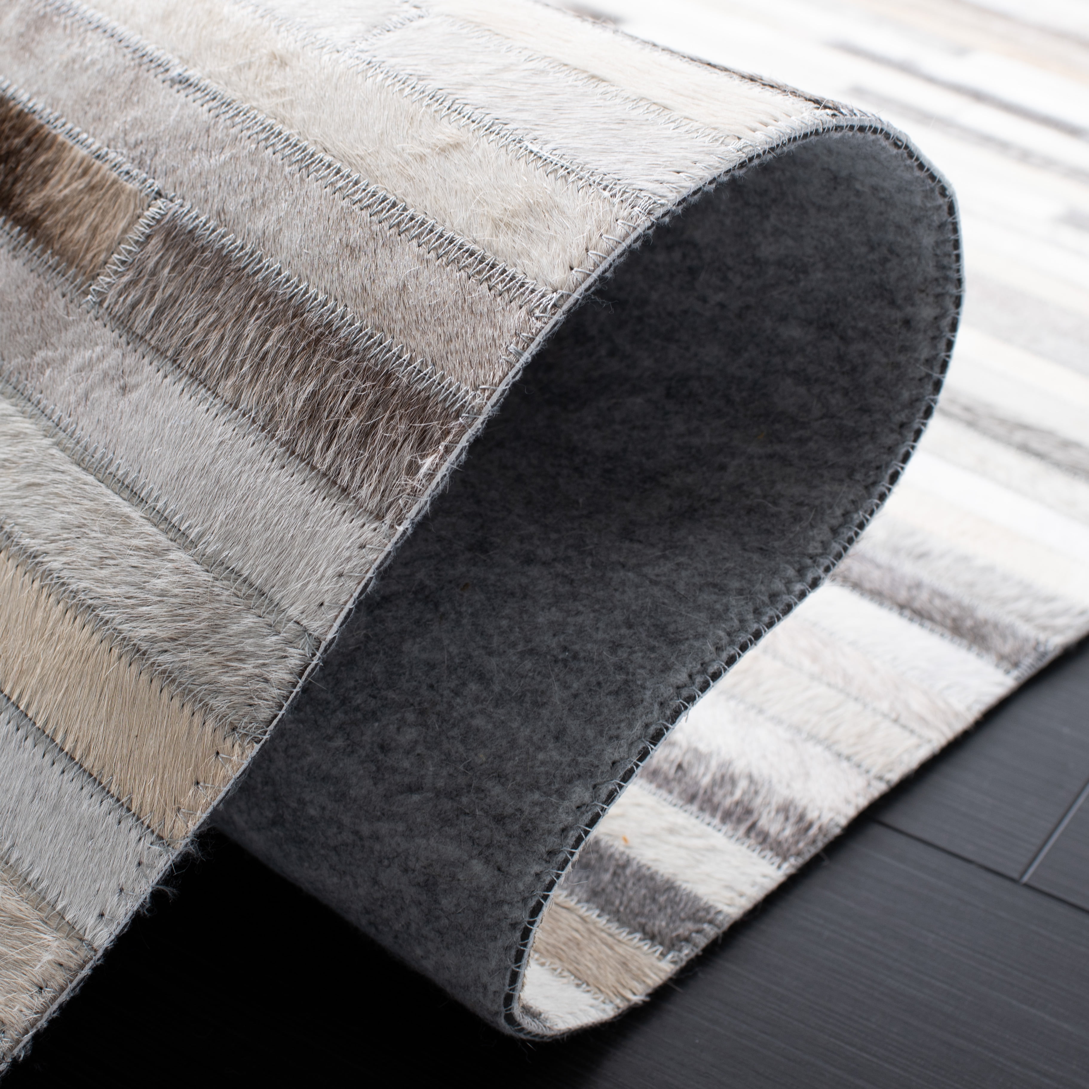 SAFAVIEH Studio Leather Kenyon Striped Area Rug, Ivory/Grey, 6' x 6' Round