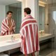 thumbnail image 4 of Toalla de baño multiusos absorbente de 140x70 cm, poliéster suave, secado rápido, bordes reforzados, para ducha, playa, gimnasio, piscina, uso doméstico, 4 of 6