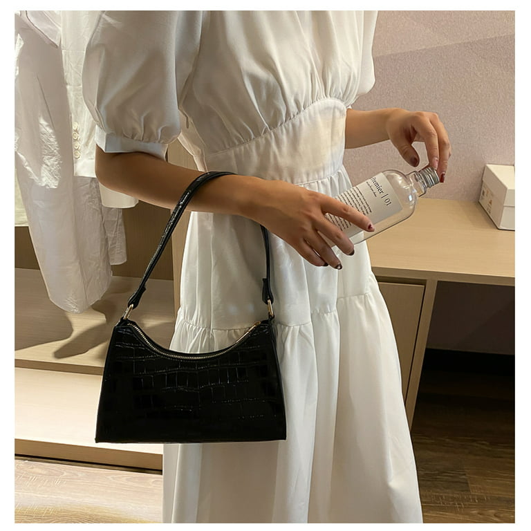 European and American Retro Weave Plaid Shoulder Bag, Women's Handbag, Medium  Size, Paper Material, No Lining, No Shoulder Strap in 2023