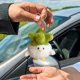 thumbnail image 4 of Fiudx Llavero de Pollo, Adorable Colgante de Muñeco Suave, Accesorio Versátil con Clip para Bolso, Llavero Multiusos, Regalo Perfecto para Amigos, Estilo Divertido y Cotidiano., 4 of 6