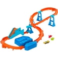 thumbnail image 1 of Set de atletismo para coches de juguete Hot Wheels Deluxe con amplificador motorizado, 1 of 6
