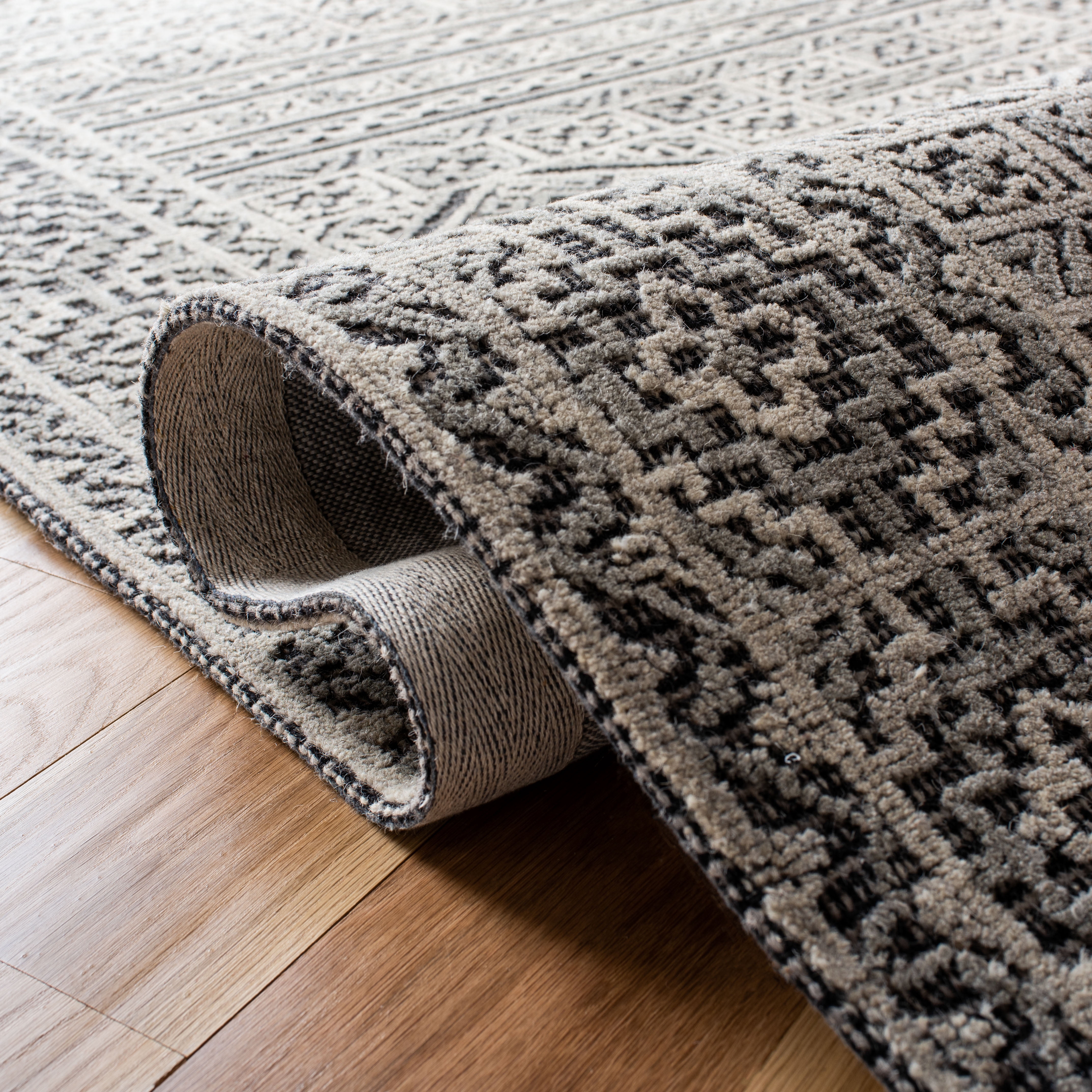 Safavieh Abstract Massimiliano Southwestern Area Rug