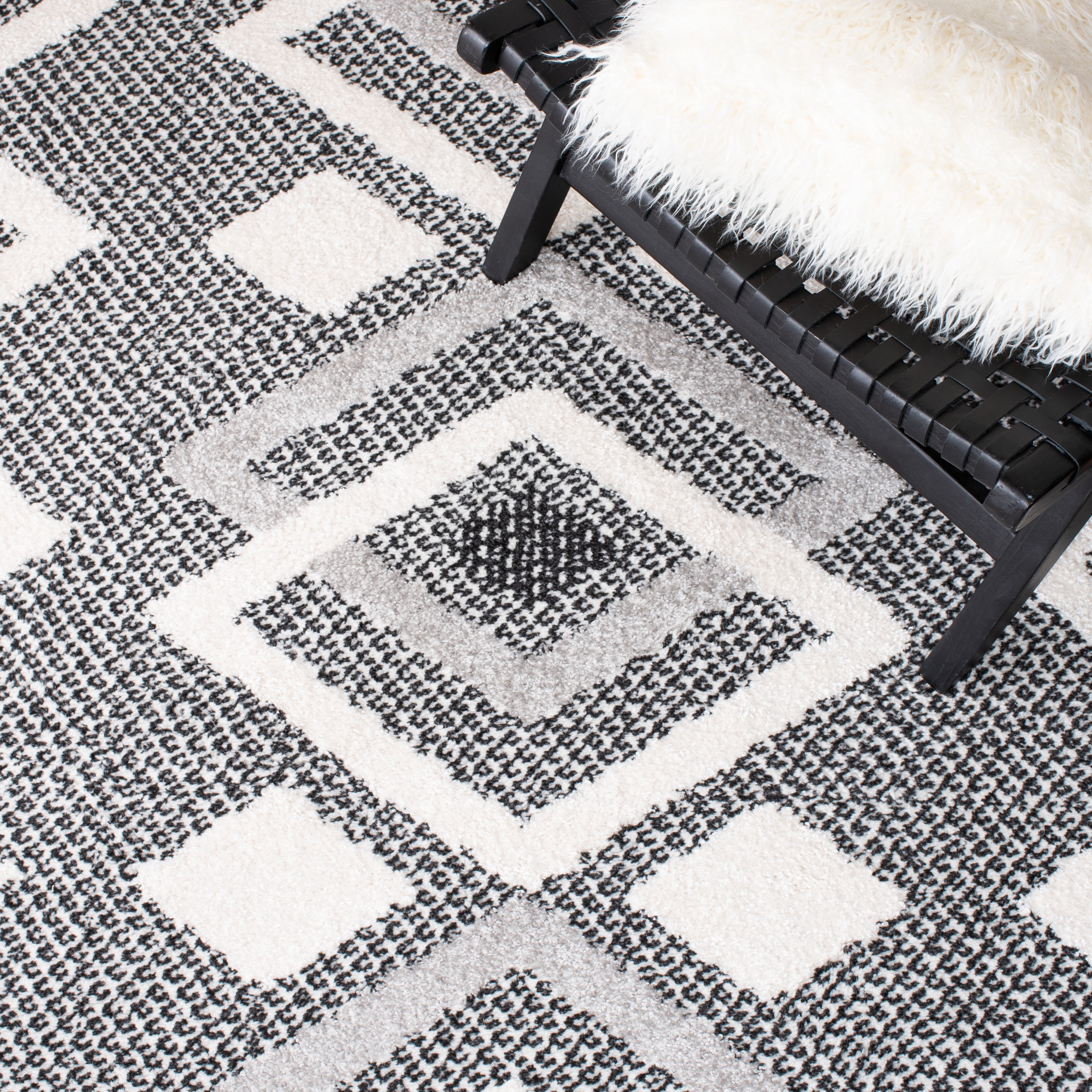 SAFAVIEH Moroccan Tassel Reanna Southwestern Shag Area Rug, Ivory/Black, 4'5" x 6'5"