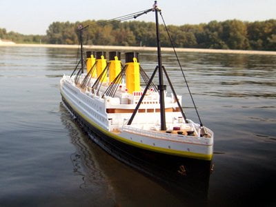 rc titanic ship
