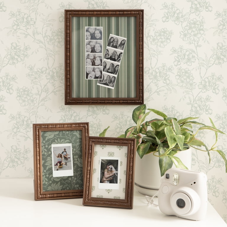 Spindle Dark Walnut 5x7 Tabletop Photo Frame photo 8