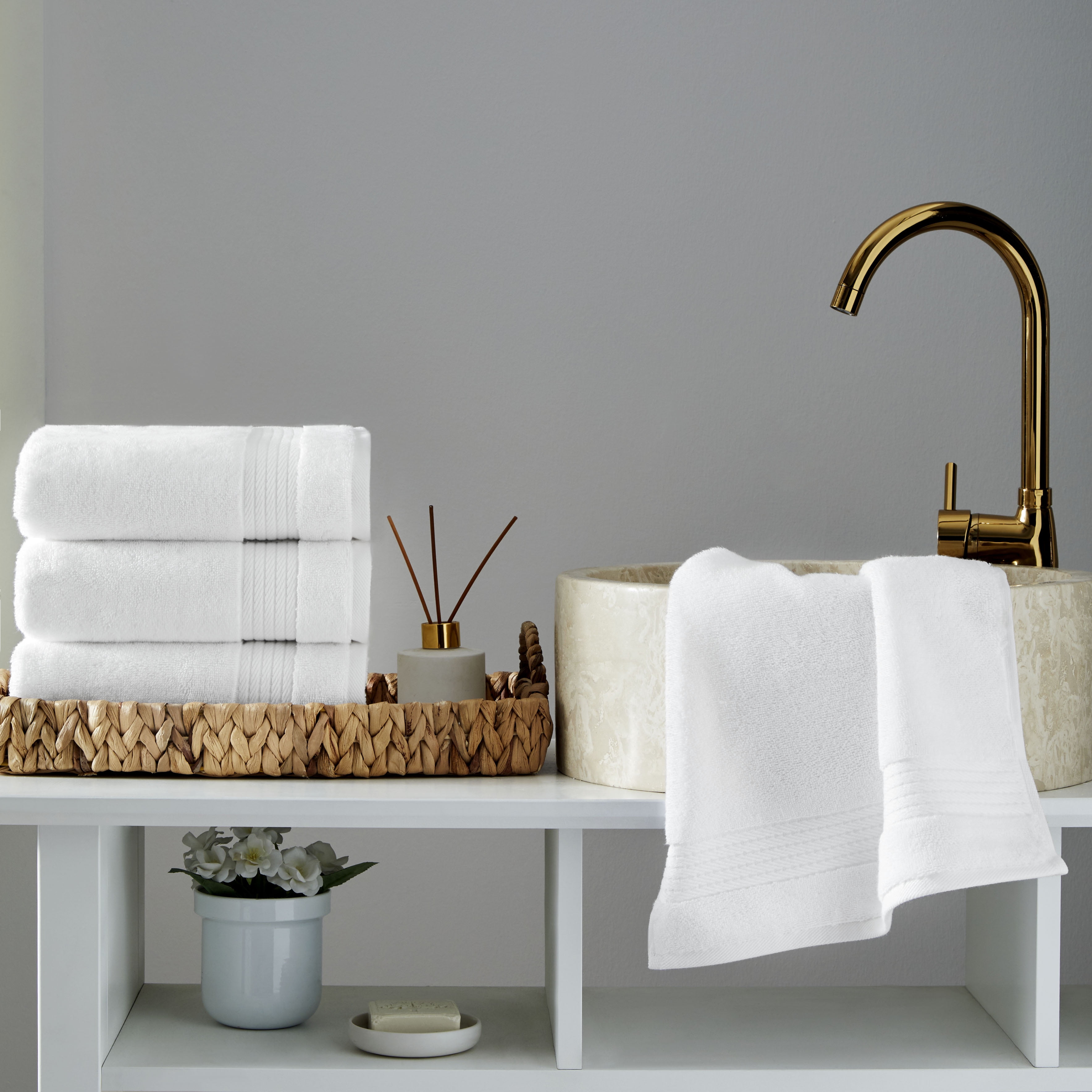 Ozdilek 4-Piece 16x30 Hand Towels  575 GSM – 100% Turkish Cotton, Luxury Soft , Quick Dry & Absorbent, Fade-Resistant, Comfortable & High-Quality Cotton Towel  (Bright White)