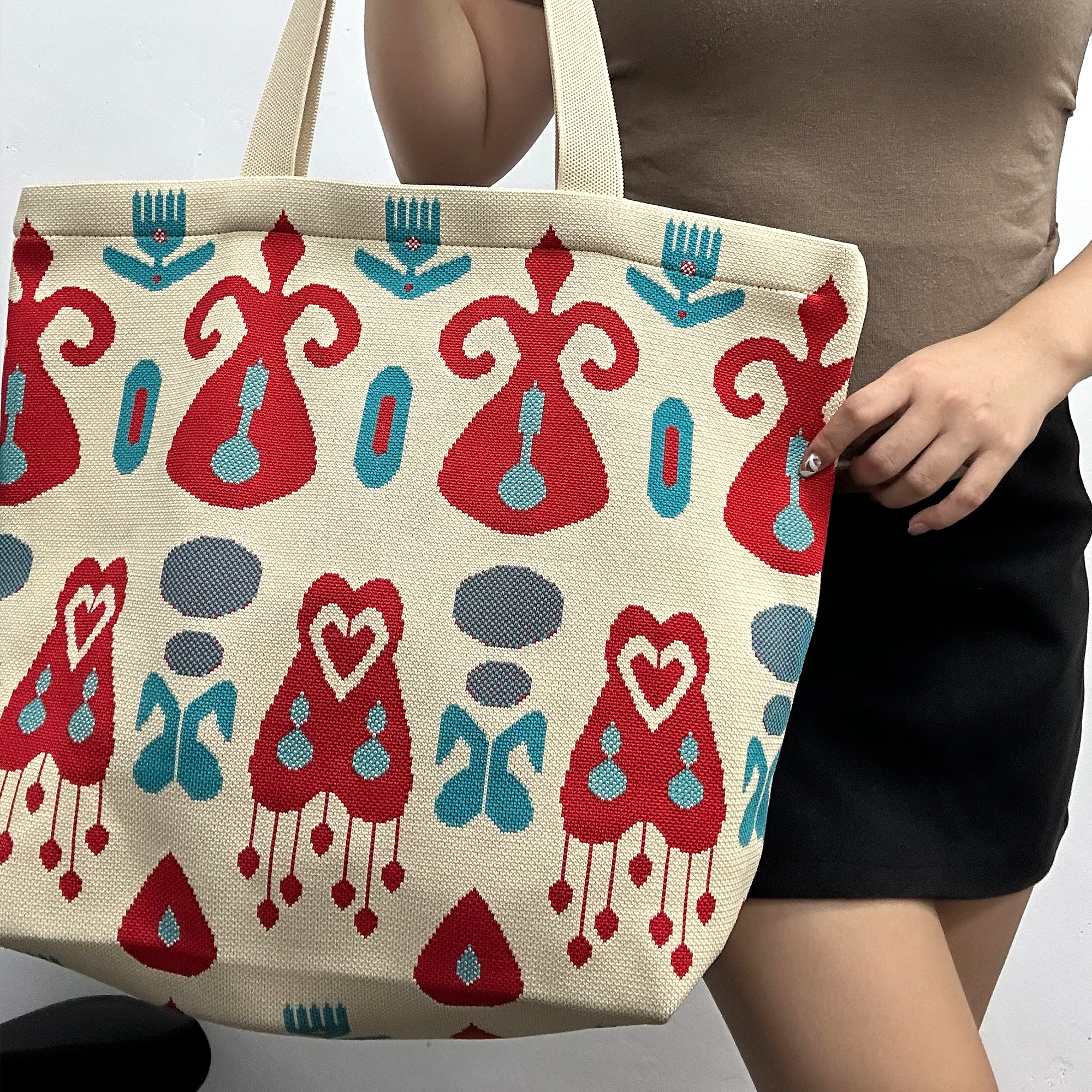 Crocheted Tote Bag Women's large foldable beach Bag Zipper Open fit medieval pattern shoulder bag ideal for shopping trips
