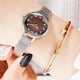 thumbnail image 3 of Reloj de pulsera con esfera de cuarzo para mujer simple de moda de ocio (marrón claro), 3 of 5