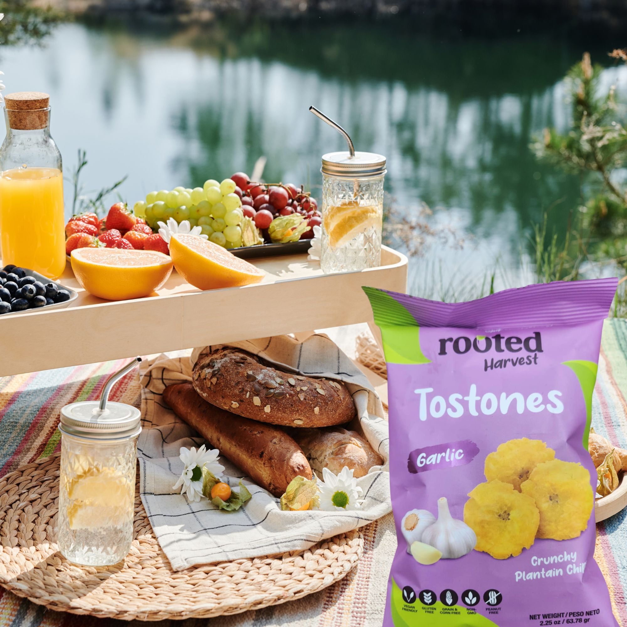 Rooted Harvest Tostones Garlic Crunchy Plantain Chips 2.25 Oz 3 Pack, Vegan Friendly Gluten Free Non-GMO Snacks, School Lunchbox Picnic On the Go Snacking Party w/ Snoep in Beperkte Oplage