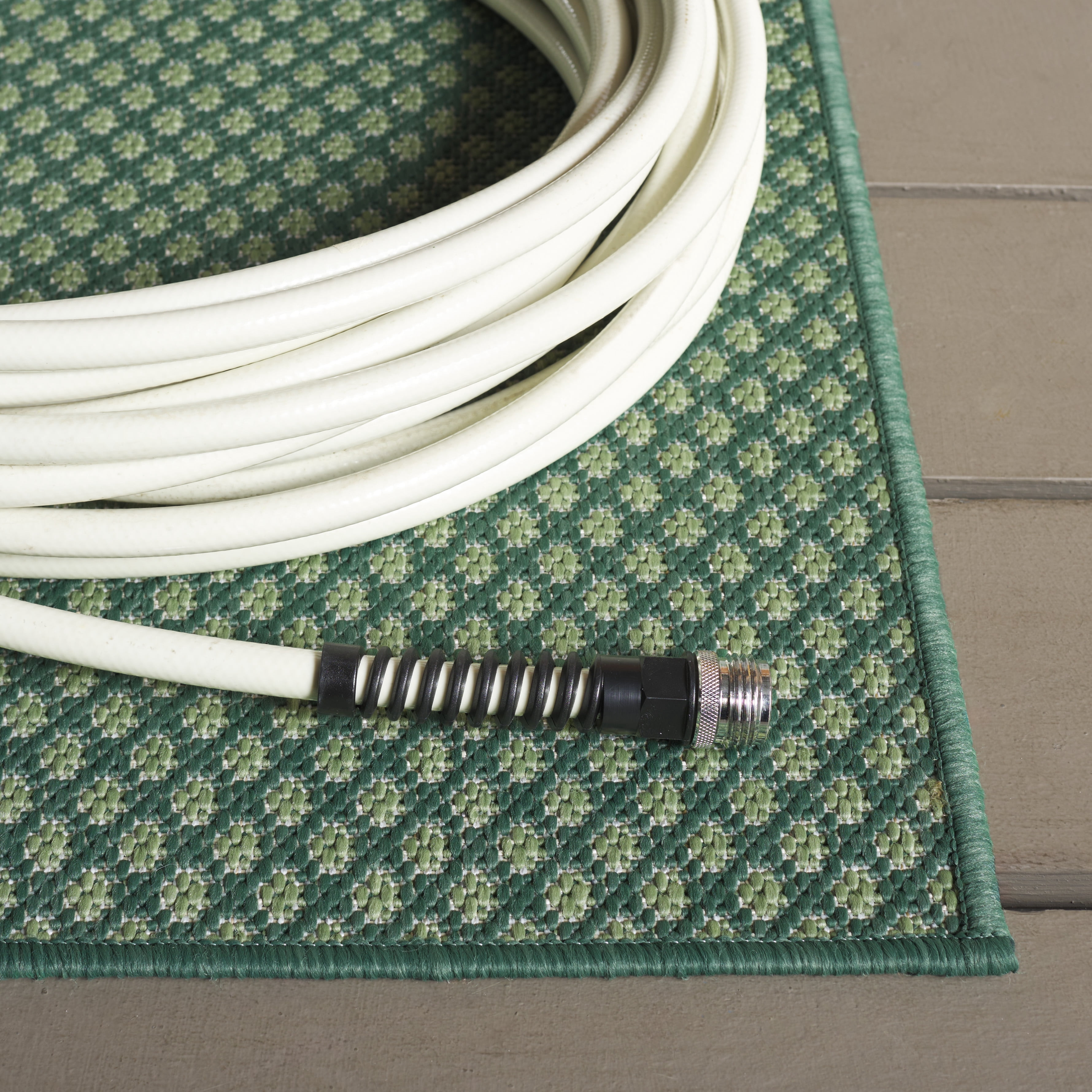 SAFAVIEH Terrace Gina Geometric Indoor/Outdoor Area Rug, Green/Ivory, 5'3" x 7'6"