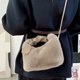 thumbnail image 4 of Bolso de felpa de moda para mujer, bolso de mensajero sencillo e informal de invierno, bolso de mano retro para mujer, 4 of 6