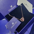 thumbnail image 2 of COLLAR SWAROVSKI CORAZON COLGANTE GEMA ROSA + KIT DE REGALO, 2 of 6