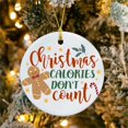 thumbnail image 1 of Adornos colgantes navideños, colgante redondo con forma de hombre de jengibre, las calorías no cuentan, adornos colgantes de acrílico para árbol de Navidad, regalo para familiares y amigos (A), 1 of 4