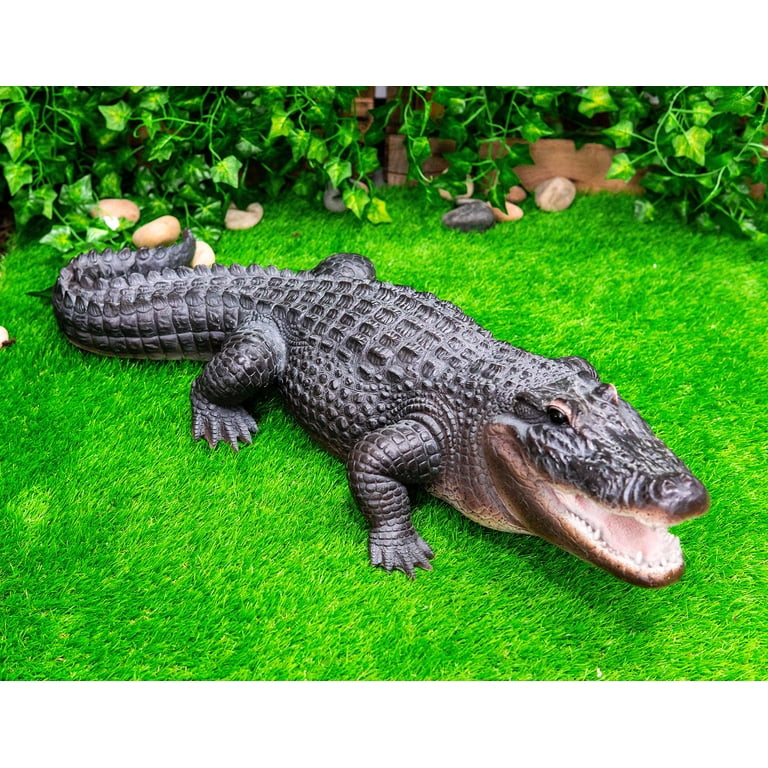 Grand Scale Realistic Nile Crocodile Baring Razor Sharp Teeth